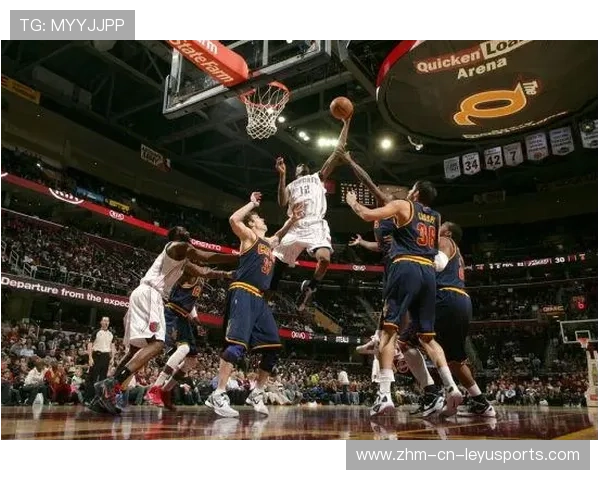 亨德森一条龙冲刺完成换手上篮